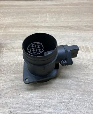 Volkswagen Polo Mass air flow meter 038906461B 0281002531