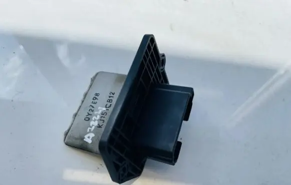 Mazda Premacy Heater blower motor/fan resistor hm636040b 0y27e98