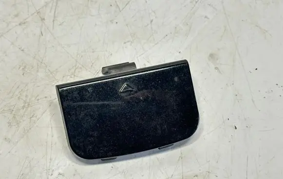 BMW 7 E65 E66 Front tow hook cap/cover 8223210 51118223210