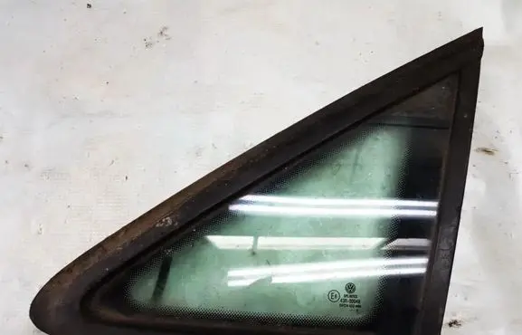 Volkswagen Touran I Front triangle window/glass 
