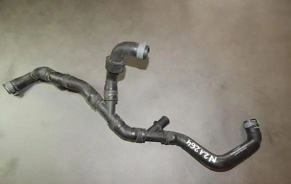 Volkswagen PASSAT B8 Engine coolant pipe/hose 3Q0122157S