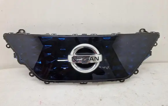 Nissan Leaf II (ZE1) Front bumper upper radiator grill