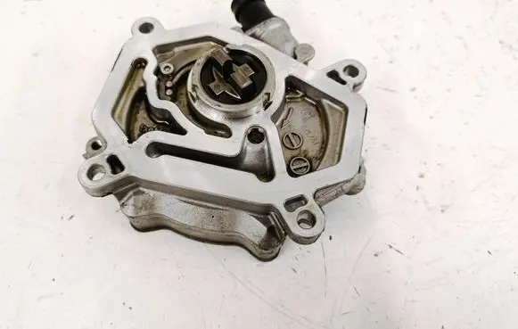 Mercedes-Benz CLA C117 X117 W117 Vacuum pump A2701800901