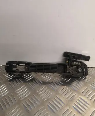 Rear door exterior handle/bracket