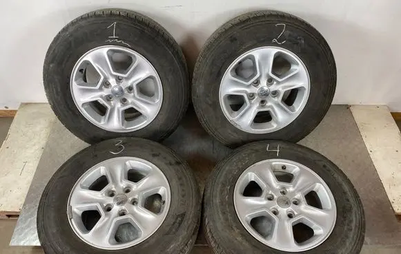 Jeep Grand Cherokee R17 alloy rim 