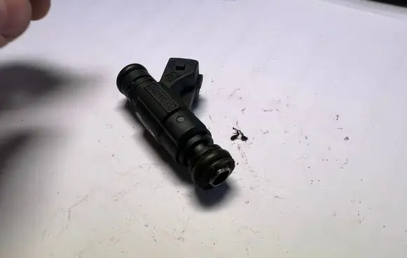 Audi A4 S4 B7 8E 8H Fuel injector 06B133551M