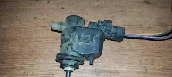 Headlight level adjustment motor