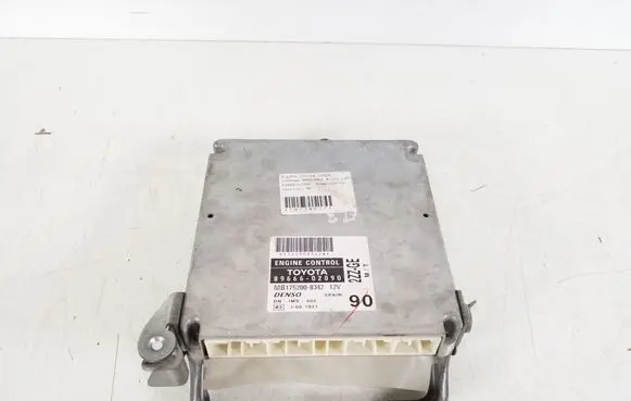 Toyota Corolla E120 E130 Engine control unit/module 89666-02090