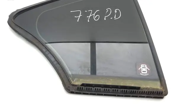 Rear vent window glass