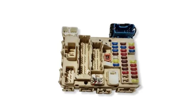 Suzuki Kizashi Fuse module 57L01694
