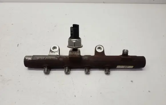 Nissan Juke I F15 Fuel main line pipe H8200704217 8200704212 5WS40039