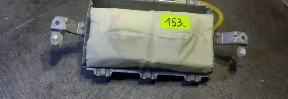 Toyota Prius (XW30) Passenger airbag 0589P1000124