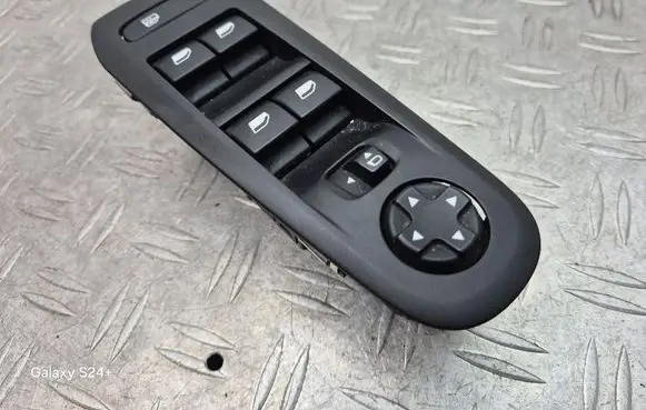 Peugeot 308 Electric window control switch 98248414ZD