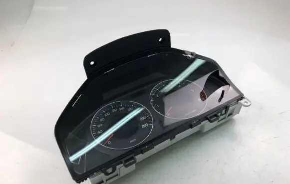 Volvo V70 Speedometer (instrument cluster) 31254535AA