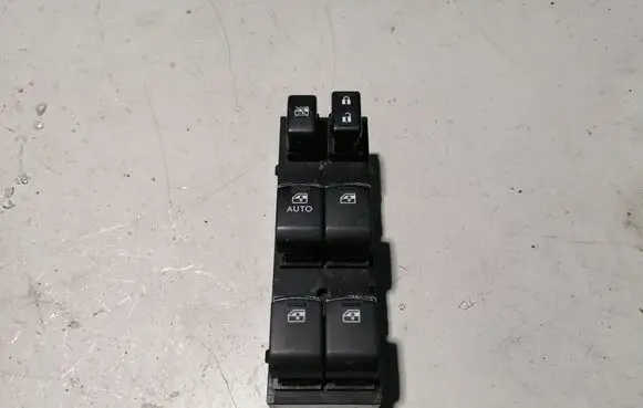 Subaru Impreza IV Electric window control switch 83071FJ110