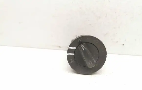Volkswagen Golf IV Light switch 1C0941531