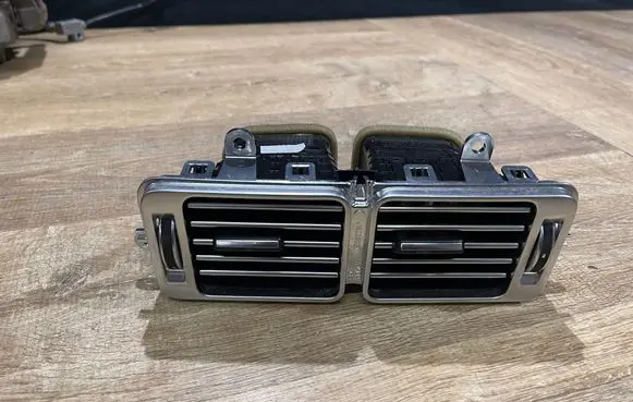 Land Rover Range Rover L405 Rear air vent grill CK52014A22AA GE0023536 M0U20823