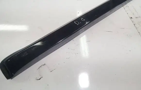 Volkswagen Touran I Sliding door wind deflector 