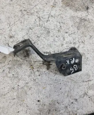 Volkswagen PASSAT B5 Fender mounting bracket 3B0821237