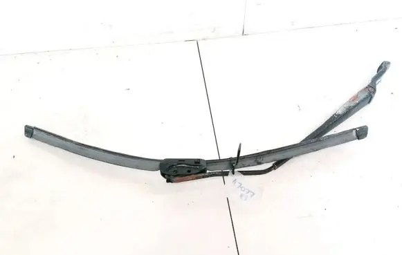 Peugeot 406 Front wiper blade arm
