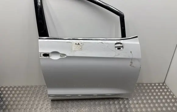 Chrysler Pacifica Front door