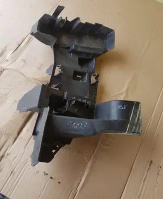 Citroen DS5 Front bumper mounting bracket 9673297477