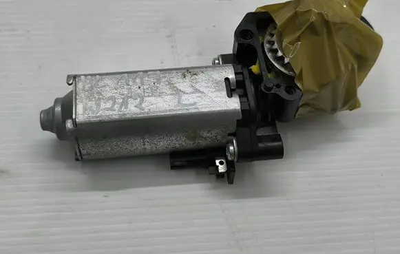 Mercedes-Benz E W212 Seat adjustment motor 