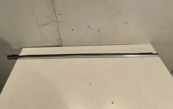 Ford Kuga I Front door glass trim molding 8V41S20562A