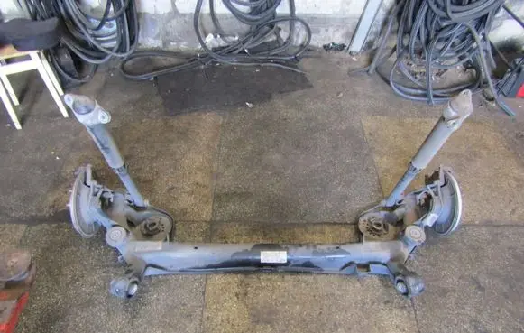 Ford Focus Rear axle beam with reductor 1111