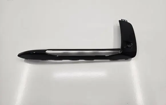 Front bumper splitter molding