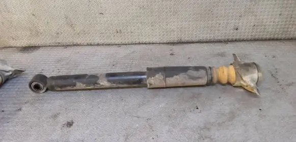 Volkswagen Jetta V Rear shock absorber/damper
