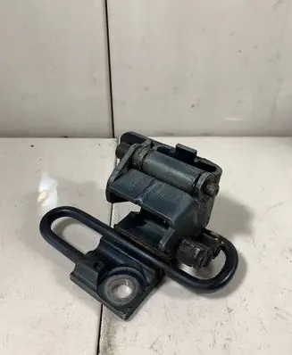 Audi TT Mk1 Front door upper hinge 8n0831411