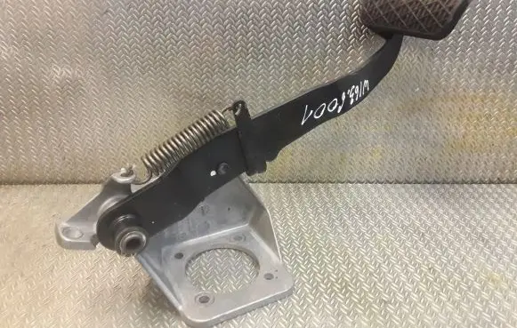 Mercedes-Benz ML W163 Brake pedal 163290047 A163290047