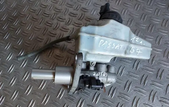 Volkswagen PASSAT B7 Master brake cylinder 3C2611301