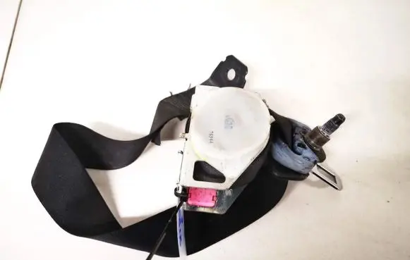 Rear seatbelt
