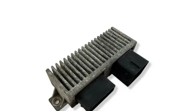 Renault Scenic III - Grand scenic III Glow plug pre-heat relay 8200558438A