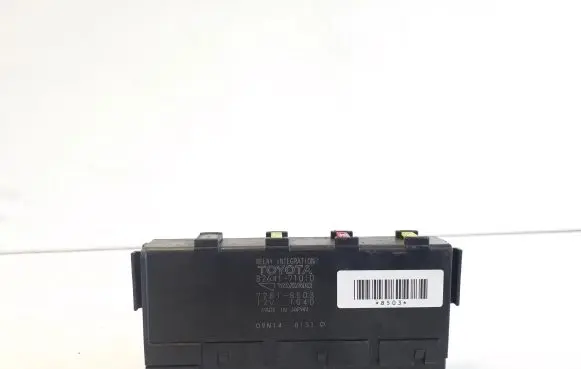 Lexus CT 200H Fuse module 8264171010