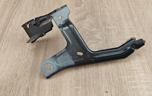 BMW 5 G30 G31 G38 Fender mounting bracket 7349618