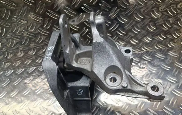 Peugeot 508 II Engine mount bracket