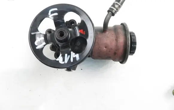 Toyota Yaris Power steering pump 
