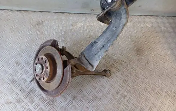 Volkswagen Golf VI Stub axle 690D