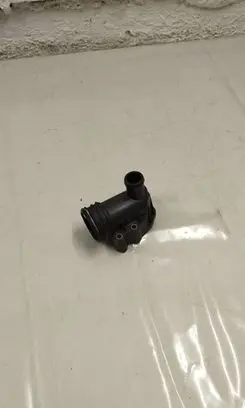 Engine coolant pipe/hose