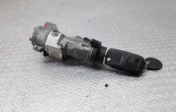 Volkswagen PASSAT B5.5 Ignition lock 4B0905851G