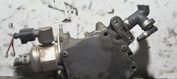 Audi A4 S4 B8 8K Vacuum pump 06J145100B