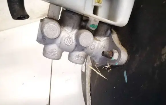 Master brake cylinder