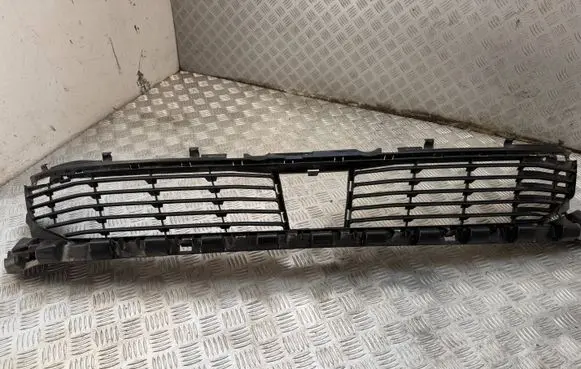 Peugeot 508 II Front bumper lower grill 9813566377