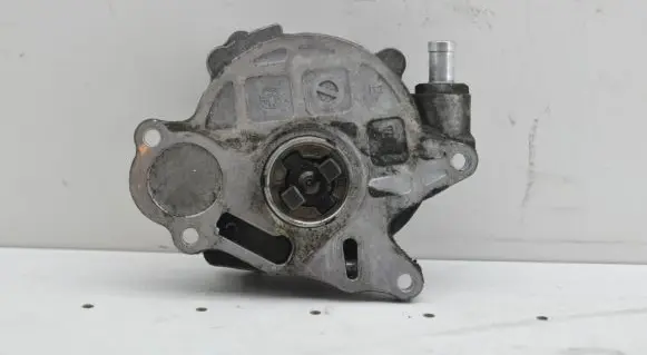 Volkswagen Touran II Vacuum pump 03L145100F
