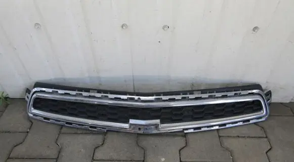 Chevrolet Malibu Front bumper upper radiator grill