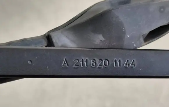 Mercedes-Benz E W211 Front wiper blade arm A2118201244 A2118201144