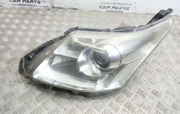 Toyota Avensis T270 Headlight/headlamp